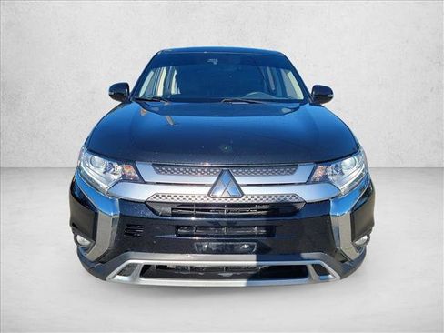 Used 2020 Mitsubishi Outlander SE image 2