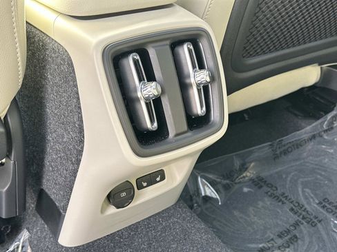 Certified 2026 Volvo XC40 B5 Plus w/ Protection Package Premier image 22