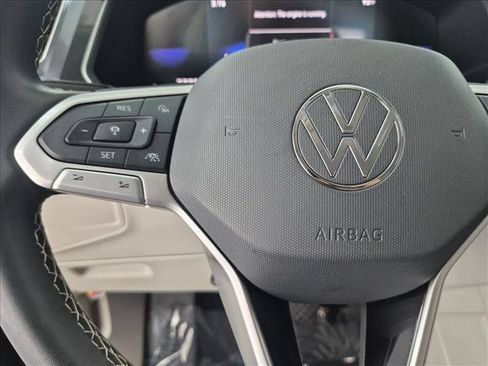 Used 2024 Volkswagen Tiguan SE FWD image 29