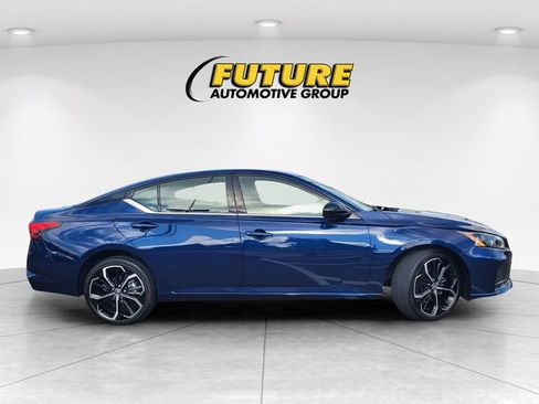Used 2024 Nissan Altima 2.5 SR AWD/4WD image 3