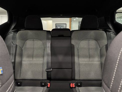 Used 2025 Volvo XC40 B5 Core image 11