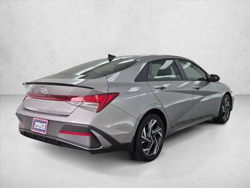 Certified 2025 Hyundai Elantra SEL FWD image 5