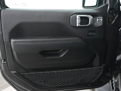 Used 2022 Jeep Wrangler Unlimited Sahara w/ Cold Weather Group AWD/4WD image 21