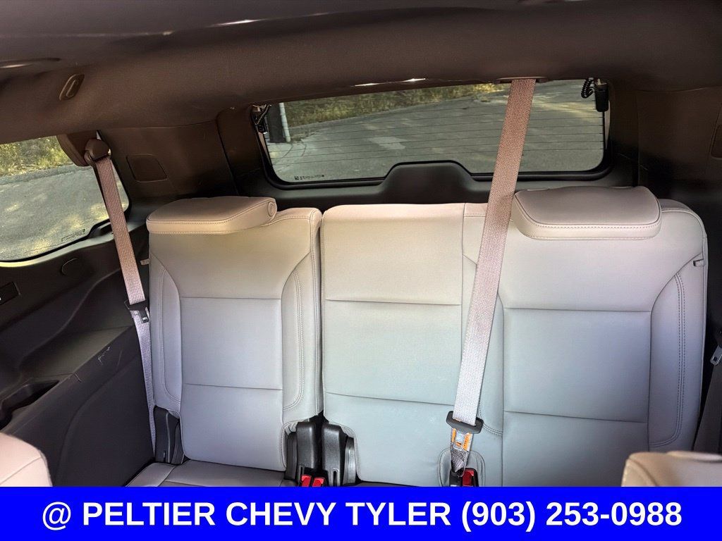 Used 2024 Chevrolet Tahoe Z71 w/ Luxury Package AWD/4WD image 15