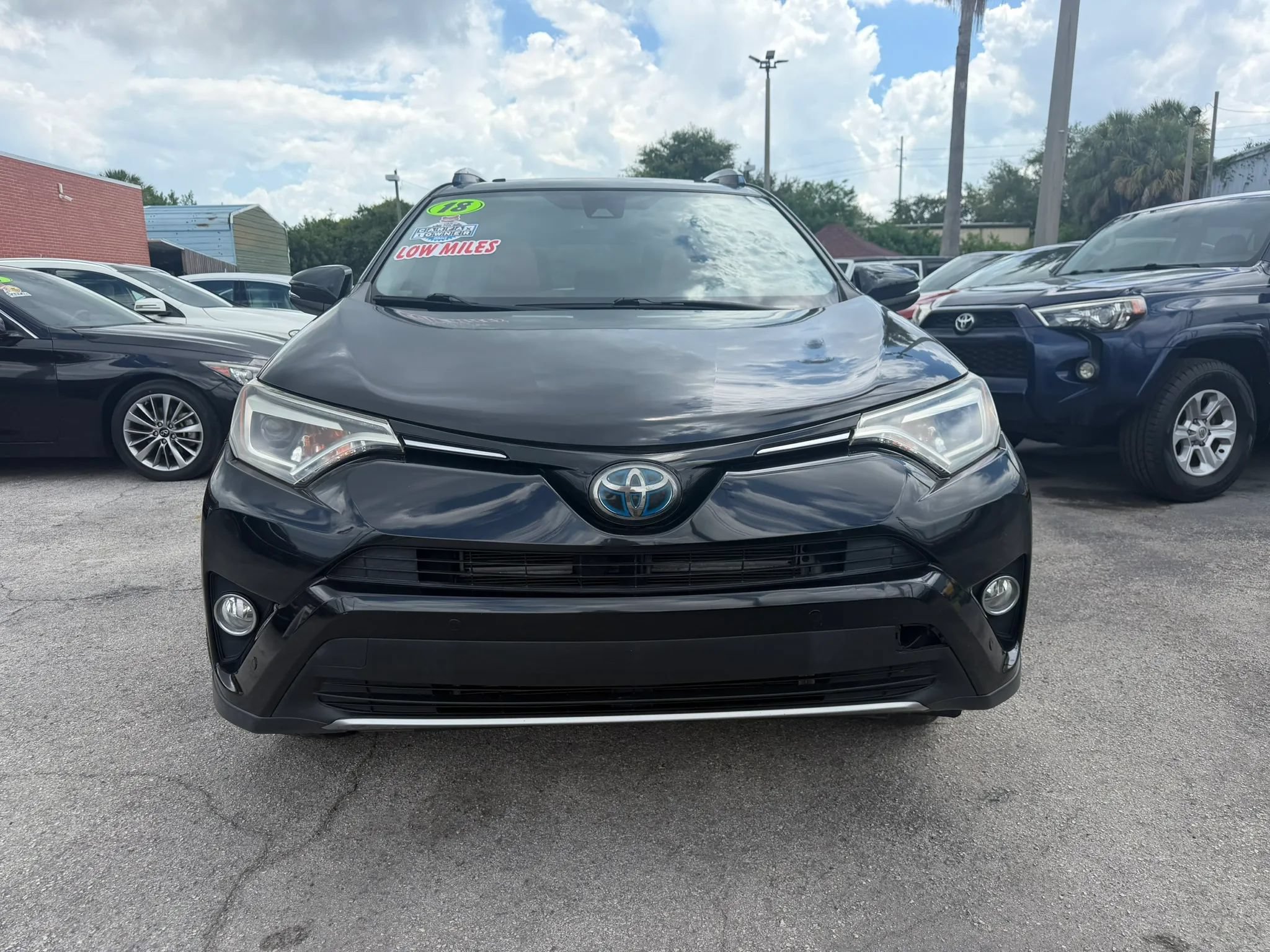 Used 2018 Toyota RAV4 Limited AWD/4WD image 2