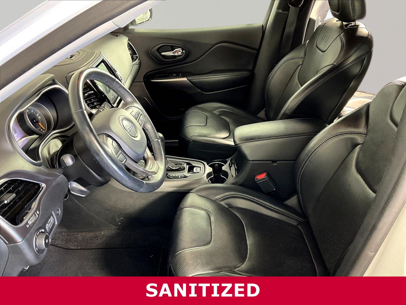 Used 2019 Jeep Cherokee Limited w/ Luxury Group AWD/4WD image 19