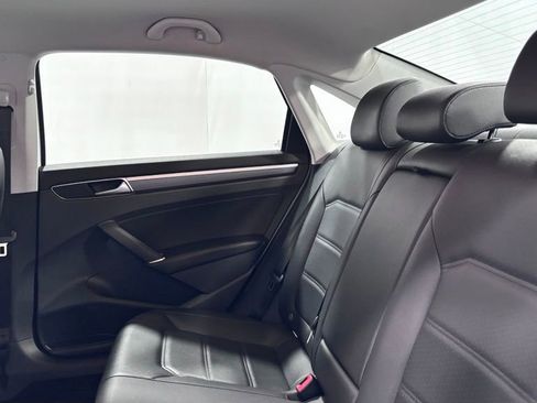 Used 2018 Volkswagen Passat 2.0T R-Line FWD image 22