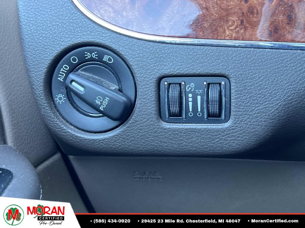 Used 2015 Chrysler Town & Country Touring FWD image 25