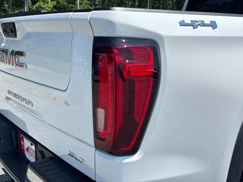 Used 2024 GMC Sierra 1500 SLT AWD/4WD image 12