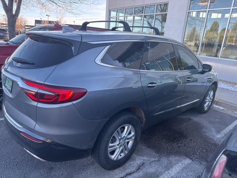 Used 2020 Buick Enclave Essence image 3