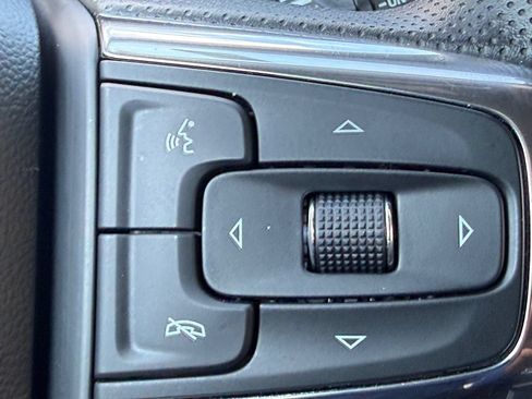 Used 2025 Chevrolet Blazer LT FWD image 23