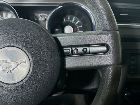 Used 2012 Ford Mustang Convertible image 25