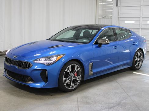 Used 2020 Kia Stinger GT1 RWD image 4