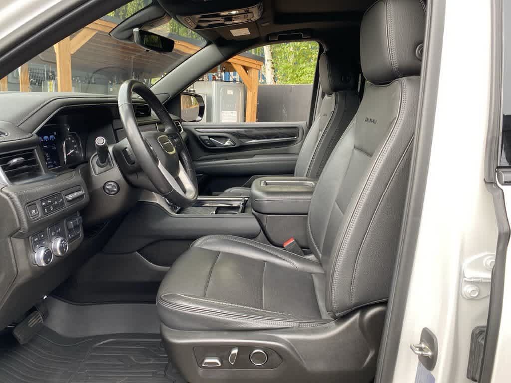 Used 2021 GMC Yukon Denali w/ Advanced Technology Package AWD/4WD image 12