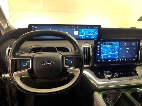 Certified 2025 Ford Expedition Platinum w/ Driver's Package AWD/4WD image 5