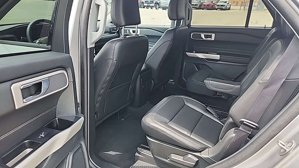 Used 2024 Ford Explorer XLT w/ Equipment Group 202A AWD/4WD image 13