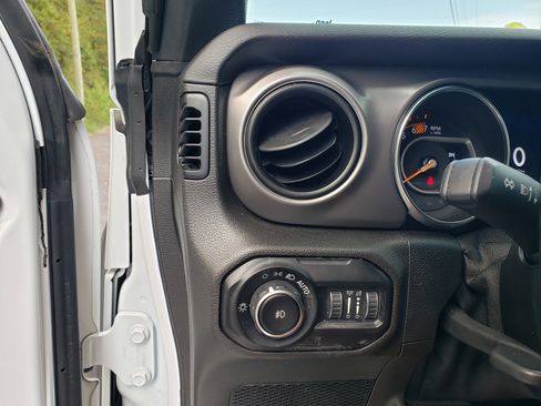 Used 2021 Jeep Wrangler Unlimited Sport w/ Sun And Sound Package image 9