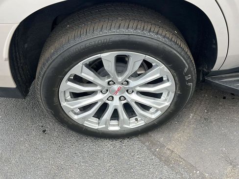 Used 2024 GMC Yukon Denali w/ Advanced Technology Package image 38