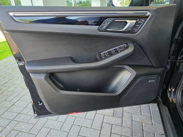 Used 2020 Porsche Macan AWD/4WD image 21