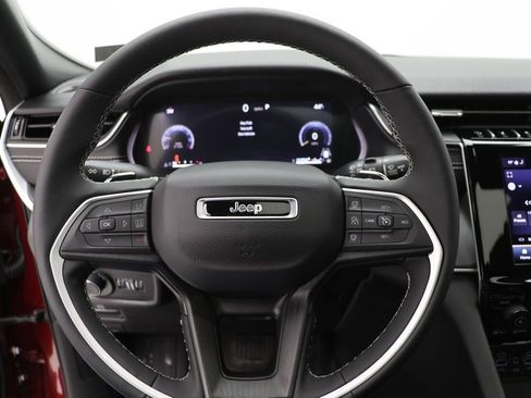 Used 2024 Jeep Grand Cherokee Altitude image 17