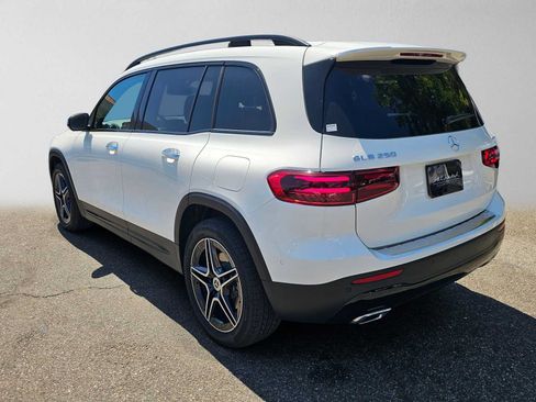 Used 2026 Mercedes-Benz GLB 250 4MATIC image 5
