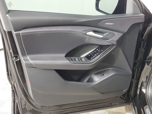 Certified 2025 Audi SQ6 e-tron Prestige w/ 21" Black Optic Wheel Package image 21