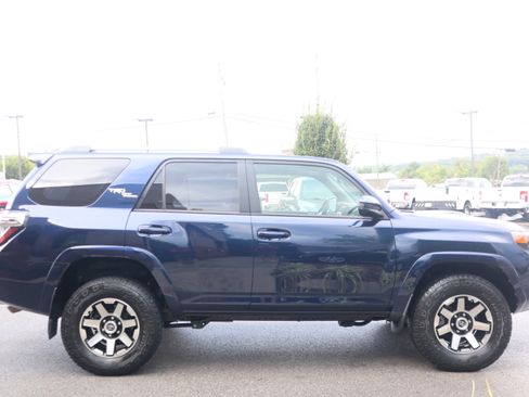 Used 2018 Toyota 4Runner TRD Off-Road image 6
