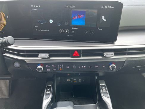 Used 2024 Kia Sorento S image 17