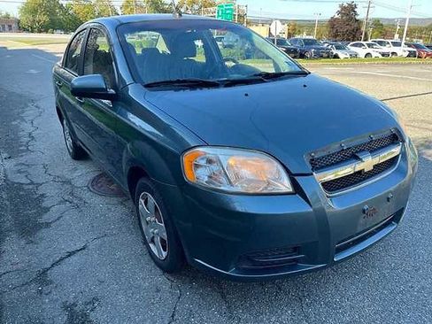 Used 2010 Chevrolet Aveo LT w/ Power and Convenience Package image 3