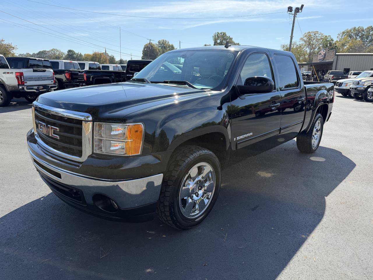 Used 2009 GMC Sierra 1500 SLT w/ Skid Plate Package AWD/4WD image 8