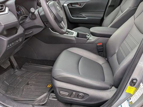 Used 2022 Toyota RAV4 XLE Premium image 16