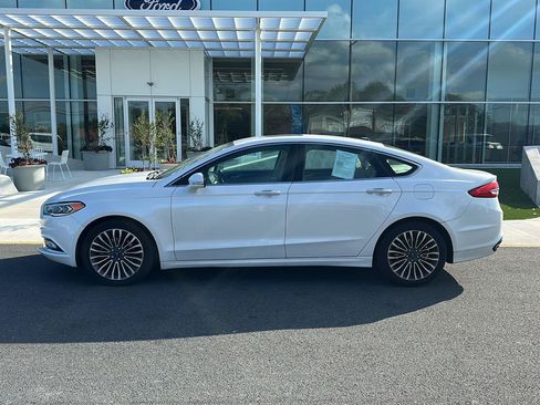 Used 2017 Ford Fusion SE w/ Fusion SE Technology Package FWD image 8