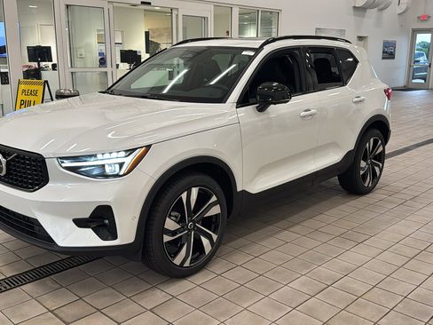 New 2026 Volvo XC40 B5 Ultra w/ Protection Package Premier AWD/4WD image 9