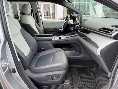 Used 2024 Toyota Sienna XSE FWD image 23