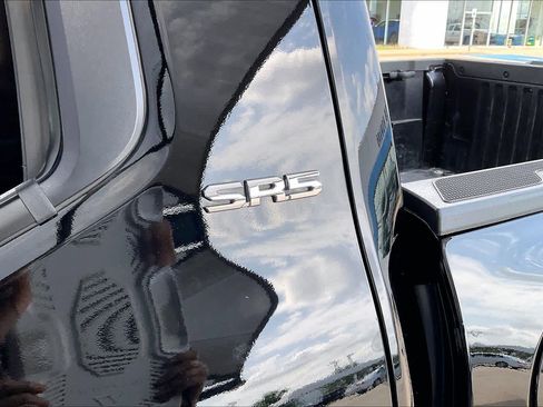 Used 2024 Toyota Tacoma SR5 AWD/4WD image 9
