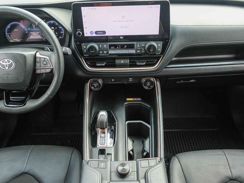 Used 2025 Toyota Grand Highlander AWD Hybrid image 13