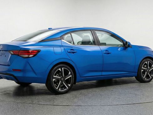 Used 2025 Nissan Sentra SV image 9