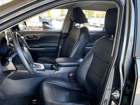 Used 2025 Toyota RAV4 LE image 8