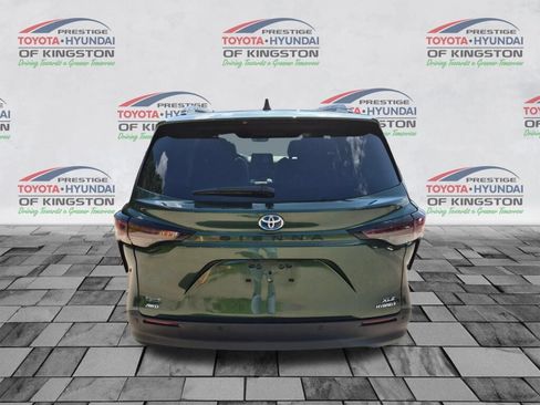 Used 2024 Toyota Sienna XLE w/ XLE Plus Package AWD/4WD image 4