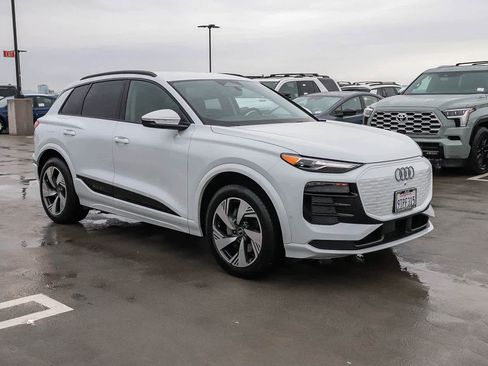 Used 2025 Audi Q6 e-tron Premium w/ Convenience Package image 3