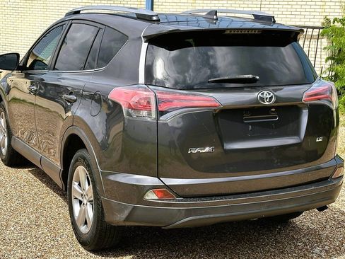 Used 2017 Toyota RAV4 LE FWD image 10