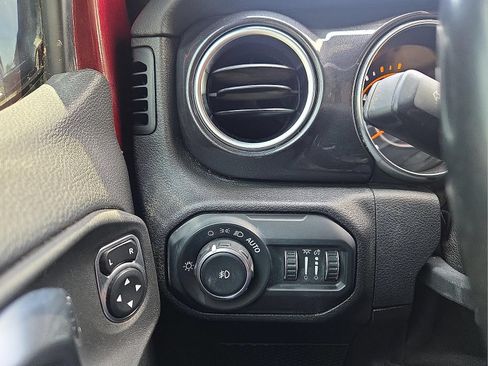 Used 2021 Jeep Wrangler Unlimited Sahara AWD/4WD image 20