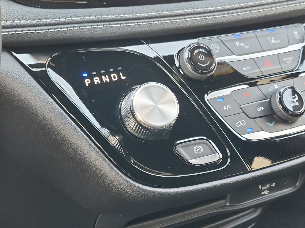 New 2027 Chrysler Pacifica Select w/ Family Tech Group FWD image 12