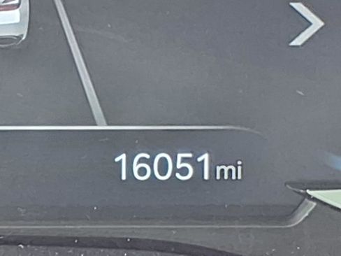 Used 2025 Genesis G70 2.5T image 26