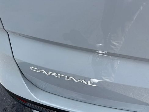 Used 2024 Kia Carnival EX FWD image 34