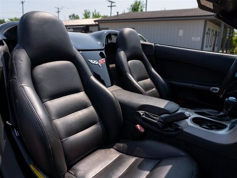 Used 2005 Chevrolet Corvette Convertible w/ Preferred Equipment Group RWD image 18