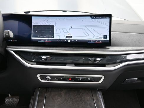 Used 2025 BMW X7 xDrive40i w/ Premium Package image 14