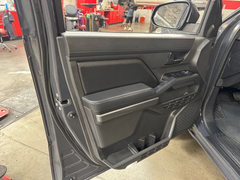 Certified 2025 Toyota Tacoma SR5 AWD/4WD image 13