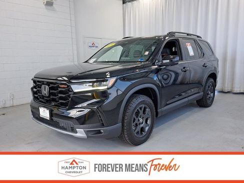 Used 2025 Honda Pilot TrailSport image 1