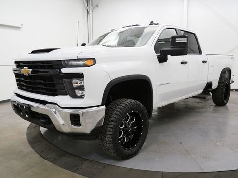 Used 2024 Chevrolet Silverado 2500 W/T w/ WT Convenience Package AWD/4WD image 3